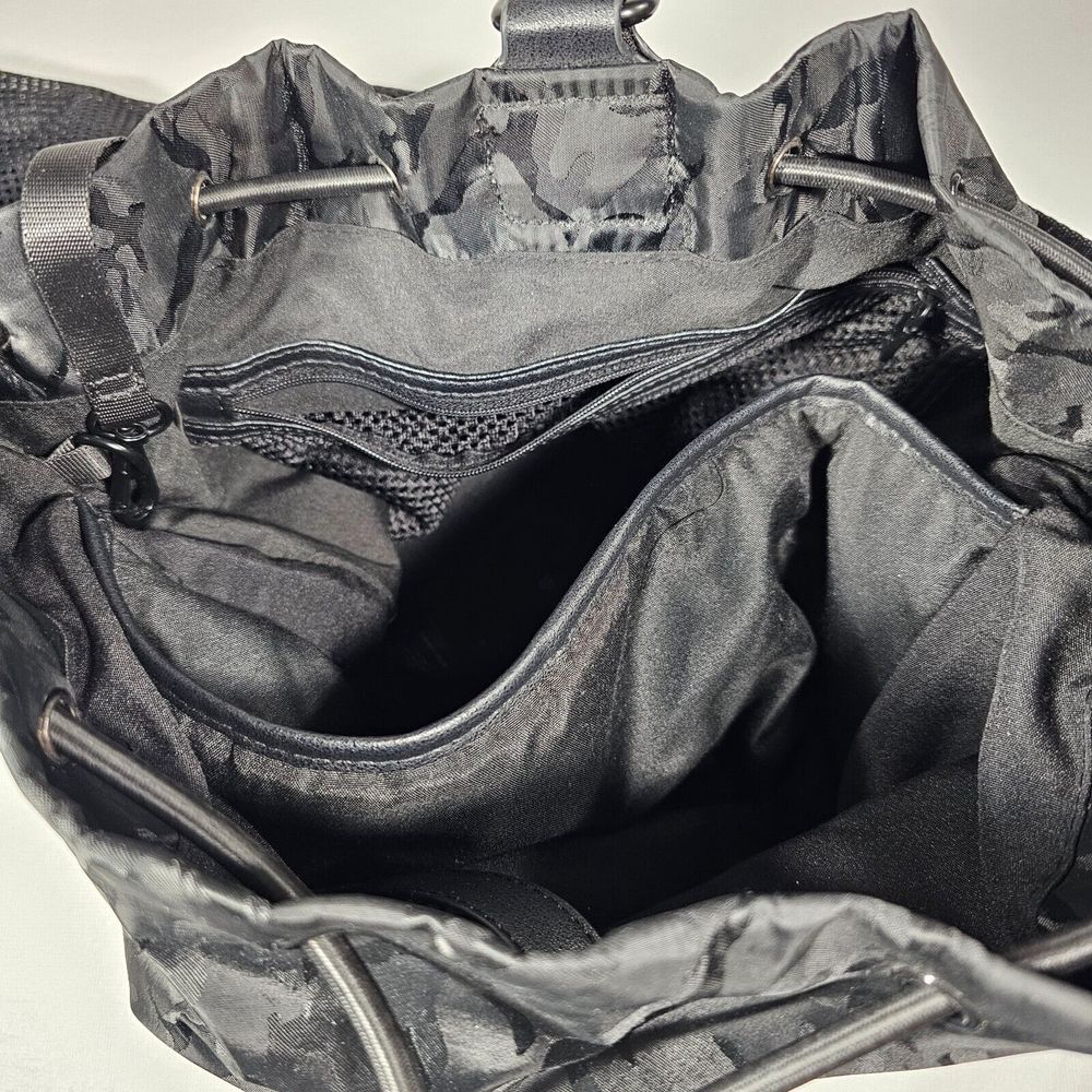 Bebe Sport Convertible Bucket Shoulder Bag Drawstring Zippered Camo Black Womens - Picture 9 of 16
